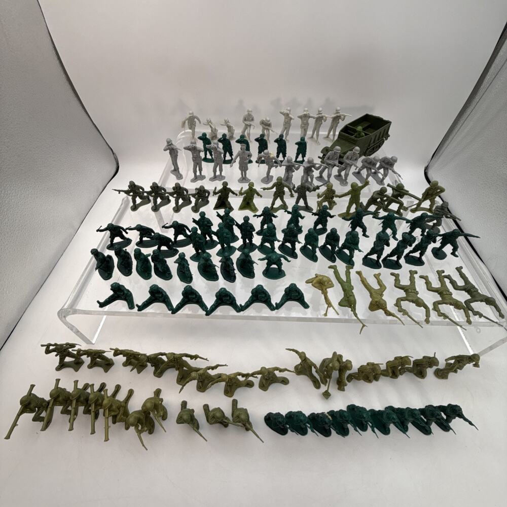 Lot of 120 Vintage WW2 Army Men Green Gray White Plastic Soldiers Figures